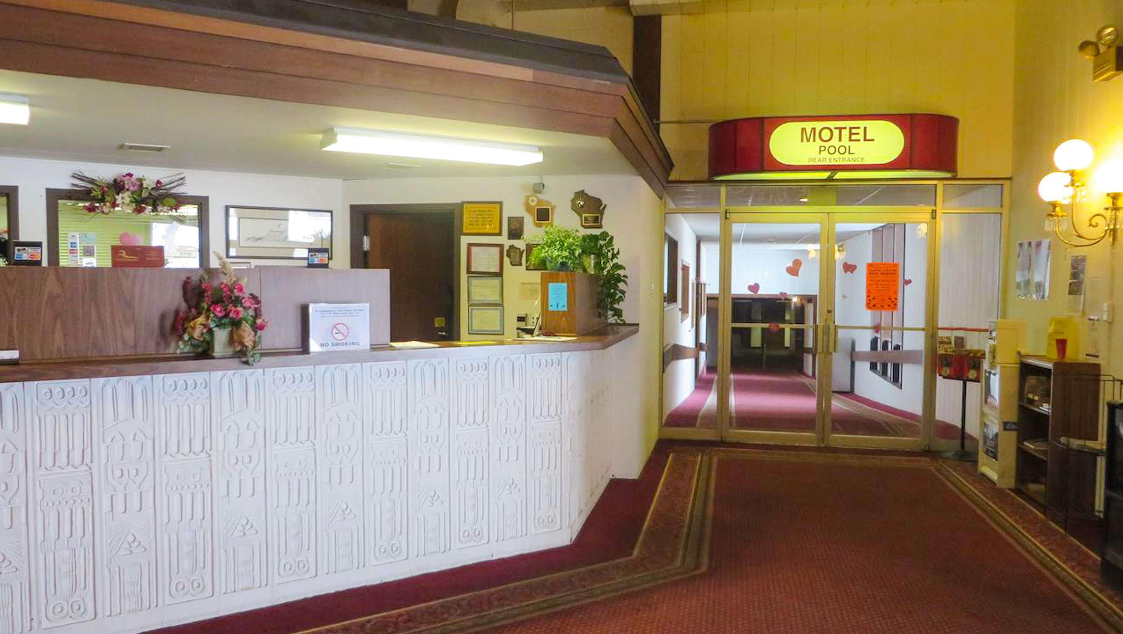 Voyageur Inn And Conference Center Reedsburg Ngoại thất bức ảnh
